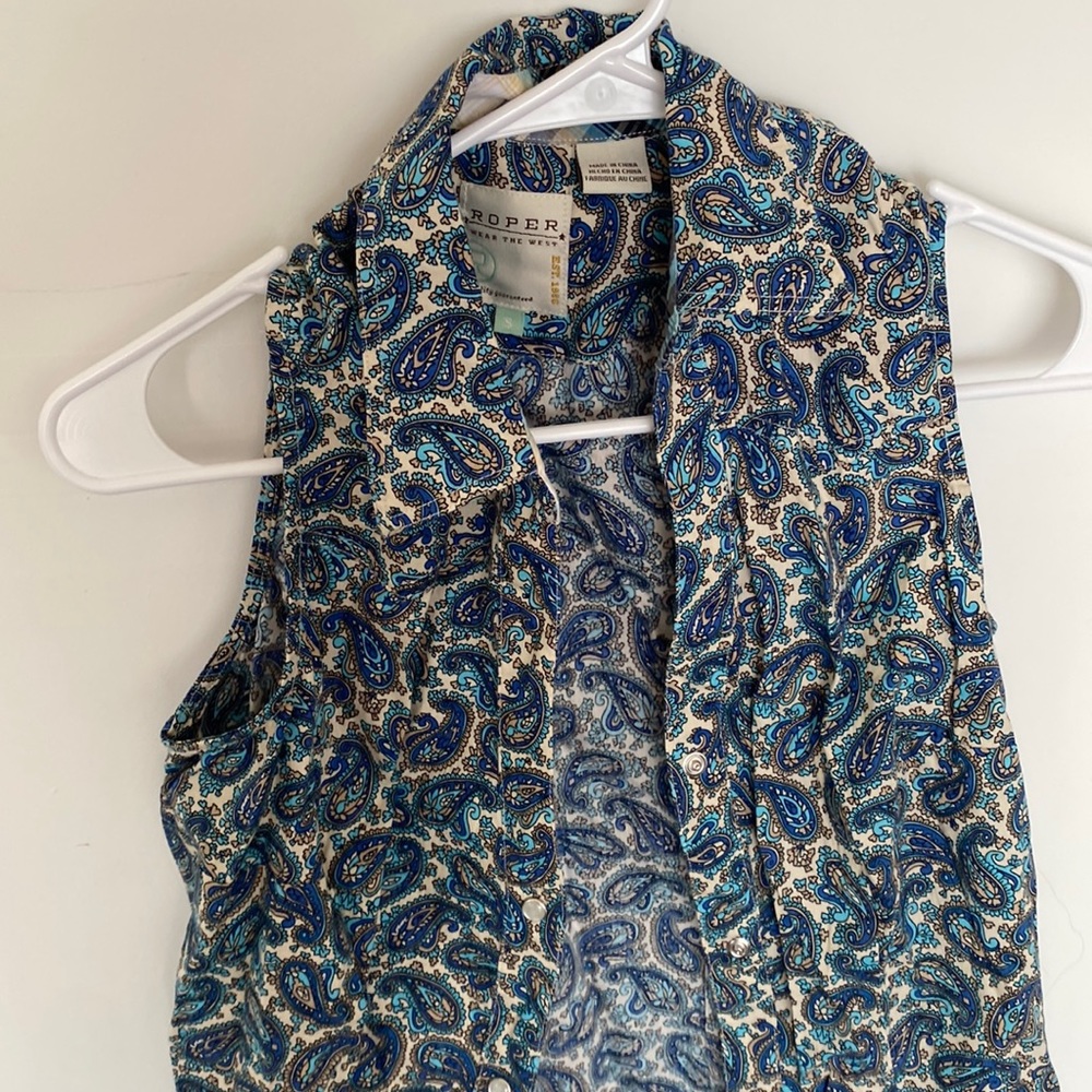 Women’s size small Roper button down tank top.